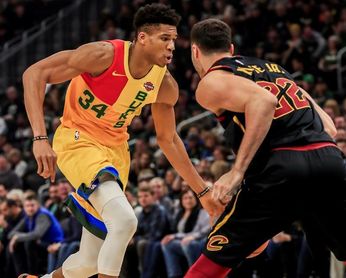 127-105. Antetokounmpo logra un doble-doble y da triunfo a los Bucks sobre los Cavaliers 127-105. Antetokounmpo logra un doble-doble y da triunfo a los Bucks sobre los Cavaliers