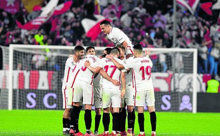El Sevilla está teniendo un gran índice goleador esta temporada, algo afeado por su fragilidad defensiva. El Sevilla está teniendo un gran índice goleador esta temporada, algo afeado por su fragilidad defensiva.