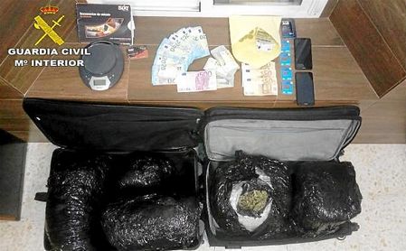 Detenido cerca de Guillena un conductor portugués acusado de llevar 12 kilos de marihuana en su coche Detenido cerca de Guillena un conductor portugués acusado de llevar 12 kilos de marihuana en su coche