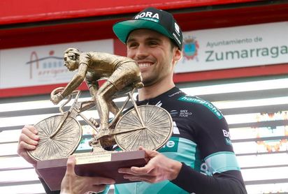 El alemán Schachmann gana la crono y es el primer líder de la Itzulia El alemán Schachmann gana la crono y es el primer líder de la Itzulia