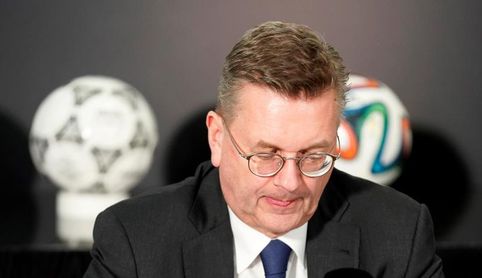 Dimite el vicepresidente de la UEFA tras un escándalo por pagos indebidos Dimite el vicepresidente de la UEFA tras un escándalo por pagos indebidos