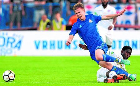 Dani Olmo, con la elástica del Dinamo Zagreb Dani Olmo, con la elástica del Dinamo Zagreb