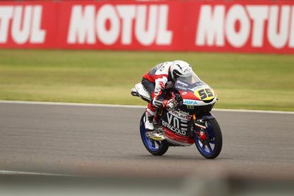 Fenati marca la pauta y resiste todos los ataques Fenati marca la pauta y resiste todos los ataques