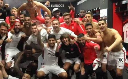 Así se celebró la victoria en el vestuario del Sevilla Así se celebró la victoria en el vestuario del Sevilla