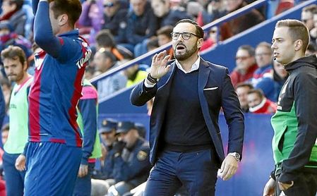 Bordalás dice, pese a todo, que el Sevilla "es un club grandísimo". Bordalás dice, pese a todo, que el Sevilla "es un club grandísimo".