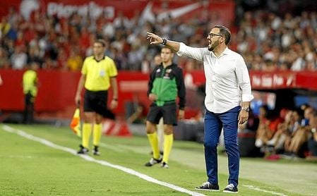 Seguramente, Bordalás tenía más opciones de recalar en el Sevilla con Caparrós como director de fútbol. Seguramente, Bordalás tenía más opciones de recalar en el Sevilla con Caparrós como director de fútbol.