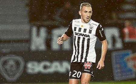 Tait están llamando la atención de muchos clubes. Tait están llamando la atención de muchos clubes.