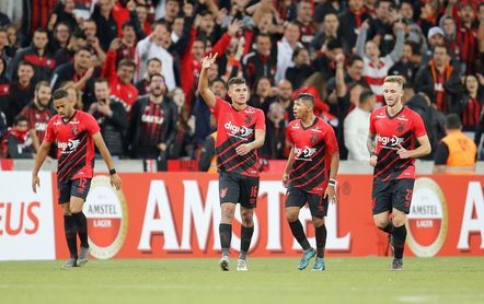 Athletico Paranaense viaja a Bolivia sin Thiago Heleno ni Lucho González Athletico Paranaense viaja a Bolivia sin Thiago Heleno ni Lucho González