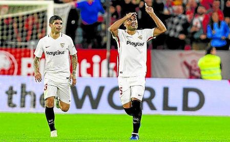 Gabriel Mercado celebra un gol con la camiseta del Sevilla Gabriel Mercado celebra un gol con la camiseta del Sevilla