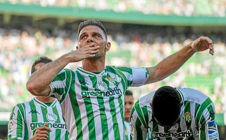 Joaquín celebra su primer gol al Huesca. Joaquín celebra su primer gol al Huesca.