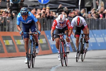 Carapaz abre la cuenta de Movistar en el Giro, Roglic sigue líder Carapaz abre la cuenta de Movistar en el Giro, Roglic sigue líder