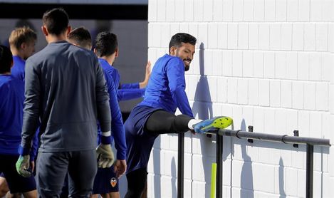 Garay sufre una lesión muscular con el final de Liga y Copa en el horizonte Garay sufre una lesión muscular con el final de Liga y Copa en el horizonte