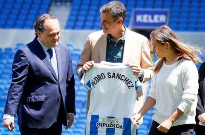Pedro Sánchez visita el entrenamiento de las campeonas de la Copa de la Reina Pedro Sánchez visita el entrenamiento de las campeonas de la Copa de la Reina
