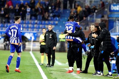 2-1. El Girona confirma el descenso de categoría en Vitoria 2-1. El Girona confirma el descenso de categoría en Vitoria