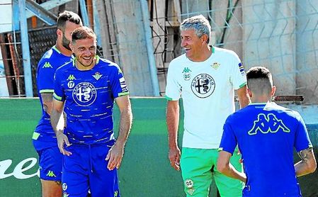 Joaquín y Setién han tenido una relación especial en el Betis. Joaquín y Setién han tenido una relación especial en el Betis.