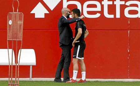 Monchi, sobre Banega, Dabbur, Sarabia, Ben Yedder, Navarro y los cedidos Monchi, sobre Banega, Dabbur, Sarabia, Ben Yedder, Navarro y los cedidos