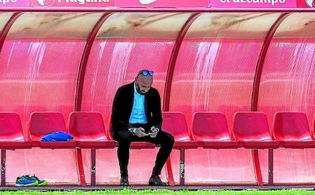 Monchi y el esbozo del nuevo lienzo. Monchi y el esbozo del nuevo lienzo.