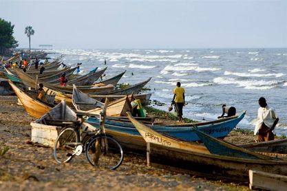 Suben a 16 los futbolistas e hinchas muertos al naufragar un barco en Uganda Suben a 16 los futbolistas e hinchas muertos al naufragar un barco en Uganda