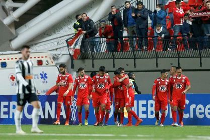 1-0. Unión La Calera sorprende y toma ventaja ante el Atlético Mineiro 1-0. Unión La Calera sorprende y toma ventaja ante el Atlético Mineiro