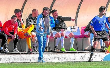 Jesús Galván, técnico del Utrera. Jesús Galván, técnico del Utrera.