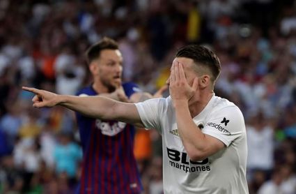 Gameiro y Rodrigo ponen en ventaja al Valencia (0-2) al descanso Gameiro y Rodrigo ponen en ventaja al Valencia (0-2) al descanso