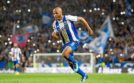 Brahimi queda libre y aún no se ha decantado por ninguna de las ofertas recibidas. Brahimi queda libre y aún no se ha decantado por ninguna de las ofertas recibidas.