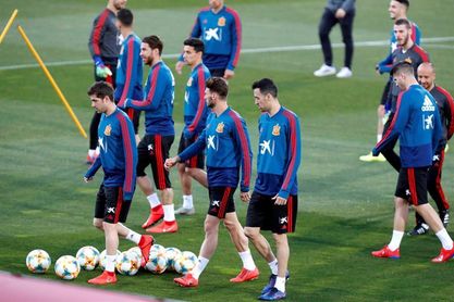España se concentra sin Luis Enrique y con dolor por Reyes España se concentra sin Luis Enrique y con dolor por Reyes