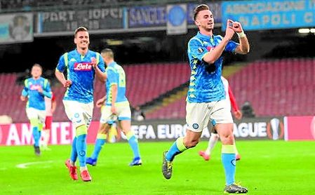 Fabián celebra un gol con el Nápoles esta temporada. Fabián celebra un gol con el Nápoles esta temporada.