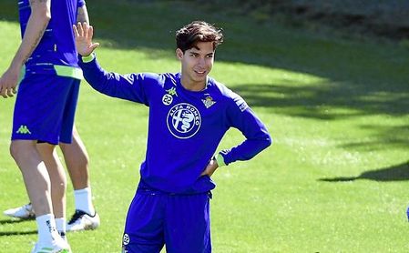Lainez hará la pretemporada a las órdenes de Rubi. Lainez hará la pretemporada a las órdenes de Rubi.