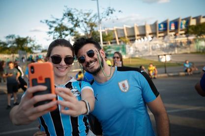 'Soy celeste' y 'sí se puede' se entremezclan en los alrededores del Mineirao 'Soy celeste' y 'sí se puede' se entremezclan en los alrededores del Mineirao