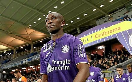 Tres equipos de LaLiga quieren a Mbia Tres equipos de LaLiga quieren a Mbia