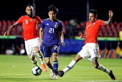 Kubo da pinceladas de 'crack', pero Vargas impone su casta goleadora Kubo da pinceladas de 'crack', pero Vargas impone su casta goleadora