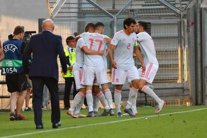 2-1. Fornals mantiene a España con vida 2-1. Fornals mantiene a España con vida