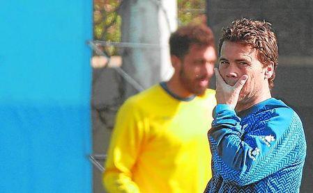 Borja Iglesias, en segundo plano, cerca de Rubi en un entrenamiento del Espanyol durante la 18/19. Borja Iglesias, en segundo plano, cerca de Rubi en un entrenamiento del Espanyol durante la 18/19.