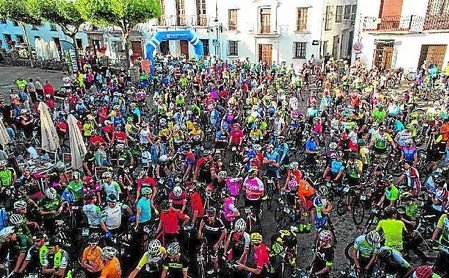 Grazalema se llenó de aficionados al ciclismo. Grazalema se llenó de aficionados al ciclismo.