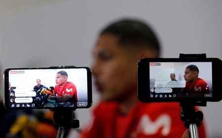 Guerrero: "No siento decepción porque el fútbol te da revancha" Guerrero: "No siento decepción porque el fútbol te da revancha"