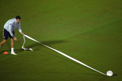El mal estado del césped en la Copa América exaspera desde Godín hasta Messi El mal estado del césped en la Copa América exaspera desde Godín hasta Messi