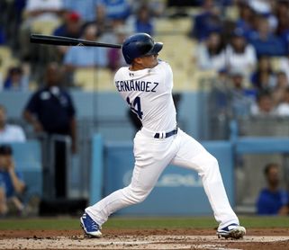 3-2. Hernández pega jonrón y conduce la victoria de los Dodgers 3-2. Hernández pega jonrón y conduce la victoria de los Dodgers