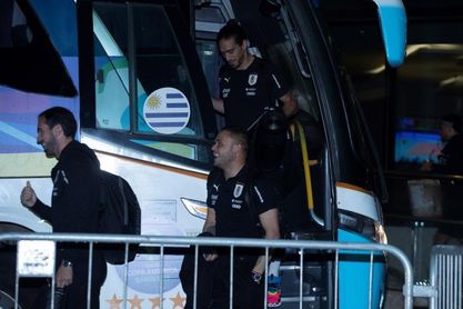 Uruguay llega a Salvador, escenario de su duelo de cuartos ante Perú Uruguay llega a Salvador, escenario de su duelo de cuartos ante Perú
