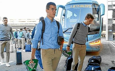 El argentino Lo Celso, en un viaje con la expedición del Betis. El argentino Lo Celso, en un viaje con la expedición del Betis.