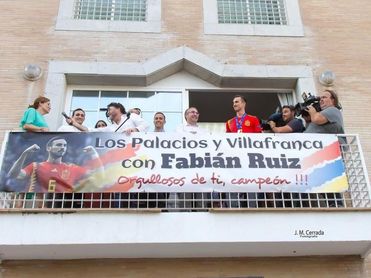 Fabián fue recibido en su localidad con honores. Fabián fue recibido en su localidad con honores.