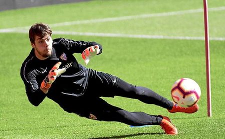 Javi Díaz ya sabe lo que es trabajar con el primer equipo del Sevilla FC. Javi Díaz ya sabe lo que es trabajar con el primer equipo del Sevilla FC.