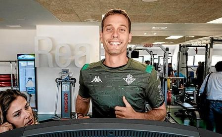 Sergio Canales, en el primer día de trabajo con el Betis. Sergio Canales, en el primer día de trabajo con el Betis.