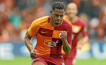 Fernando celebra un gol con el Galatasaray. Fernando celebra un gol con el Galatasaray.