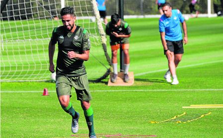 Ryad Boudebouz, entrenándose en Montecastillo. Ryad Boudebouz, entrenándose en Montecastillo.