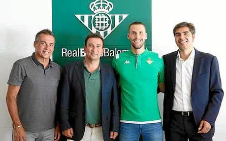 Pedraza renuncia a una semana de vacaciones Pedraza renuncia a una semana de vacaciones