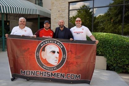 Los Monchi's Men animan al Sevilla en Dallas Los Monchi's Men animan al Sevilla en Dallas