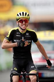 Simon Yates arrebata al español Peio Bilbao la primera etapa pirenaica Simon Yates arrebata al español Peio Bilbao la primera etapa pirenaica