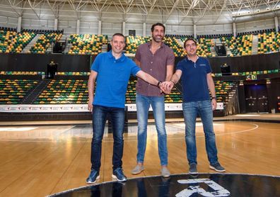 Álex Mumbrú: "La experiencia de Lolo en los banquillos nos será muy útil" Álex Mumbrú: "La experiencia de Lolo en los banquillos nos será muy útil"