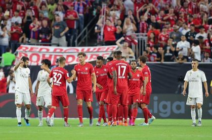 3-1. Exhibición y goleada del Bayern en un pobre debut del nuevo Real Madrid 3-1. Exhibición y goleada del Bayern en un pobre debut del nuevo Real Madrid